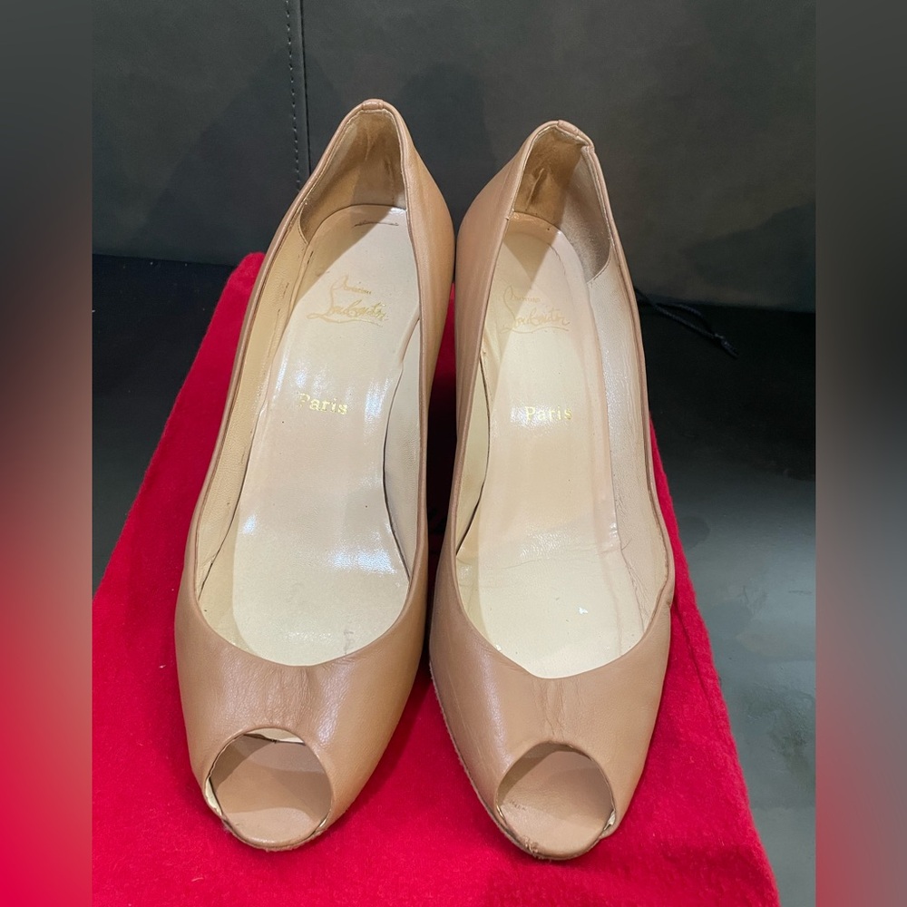 Christian Louboutin
Leather wedge-pumps size 40